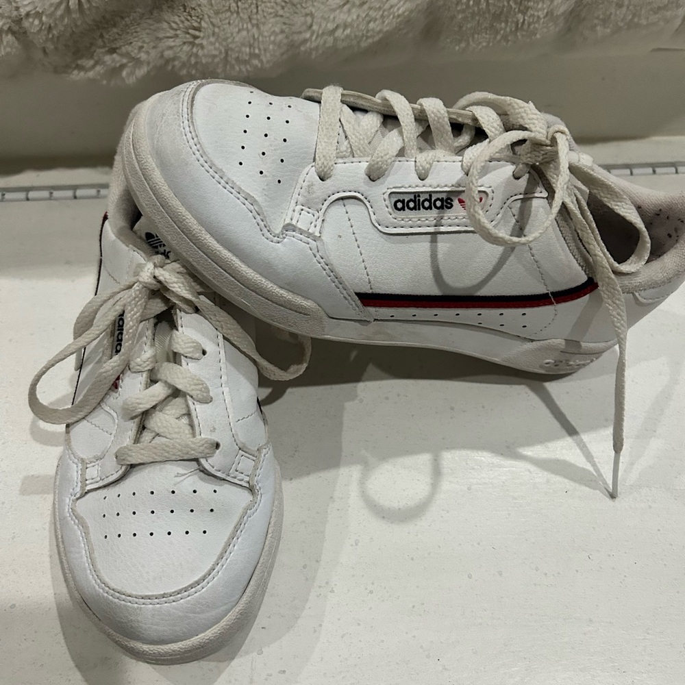 Adidas White Sneakers with Red and Black Accents. White Leather Kids size 1.